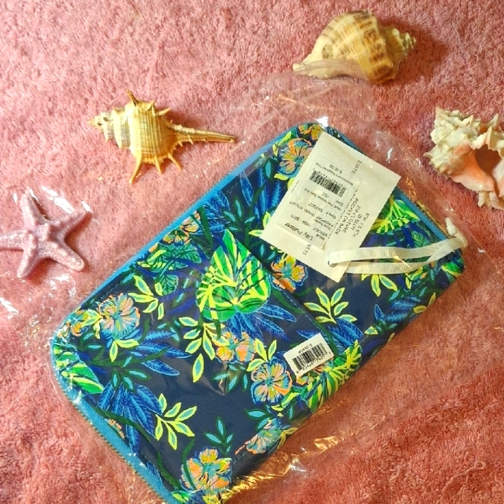 Lilly Pulitzer Wallet - Multi The Hottest Spot Passport Travel NWT OS